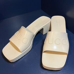 Gucci cream white rubber slide sandals mules with logo - 39 (W8.5-9)
